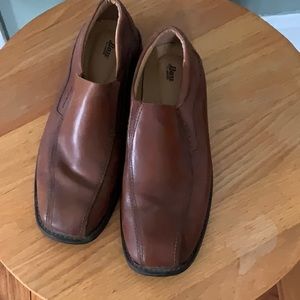 Bass brown slip on